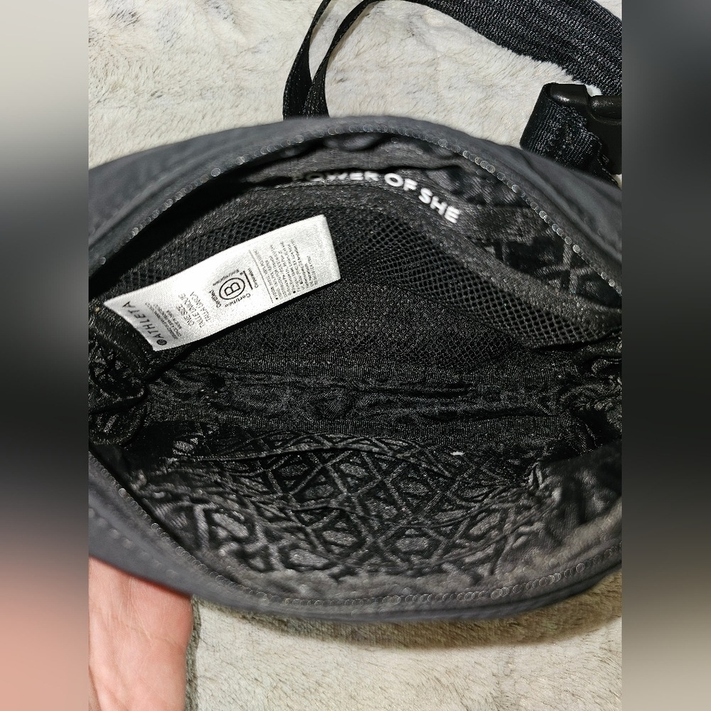 Athleta Black Belt Bag Minimalist Design Durable Nylon Washable Fabric - Picture 4 of 7